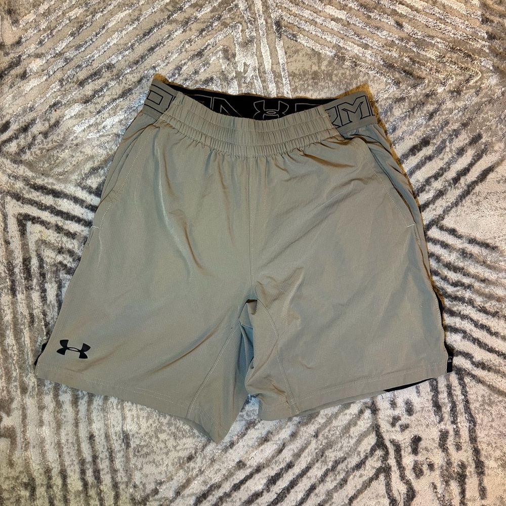 Under Armour Men's Athletic Shorts in Light Gray